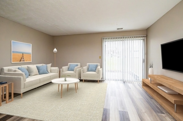 Área de estar renovada - Chandler Commons Apartments
