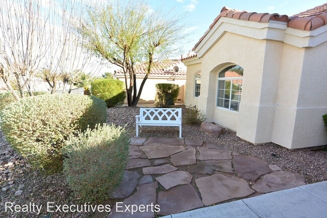 Building Photo - 3 br, 2 bath House - 8313 Divernon Ave