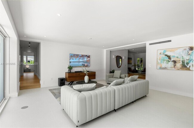 Foto del edificio - 45 NE 104th St