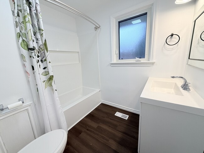 Building Photo - 31 Tunis Ave