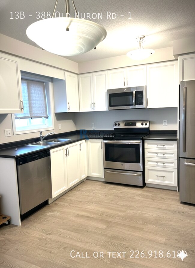 Photo du bâtiment - 388-388 Old Huron Rd