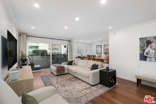 Building Photo - 1121 N Olive Dr