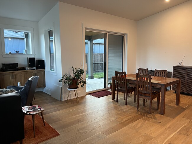 Dinning area - 2289 NW Skyline Ranch Rd