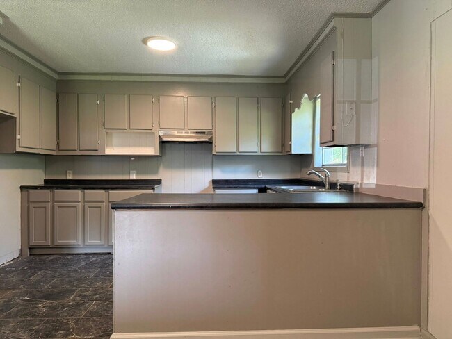 Building Photo - 3 Bed 1 Bath House for Rent