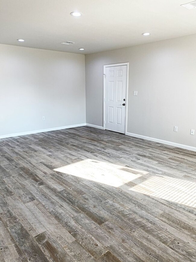 Foto del edificio - 380 Bower Rd