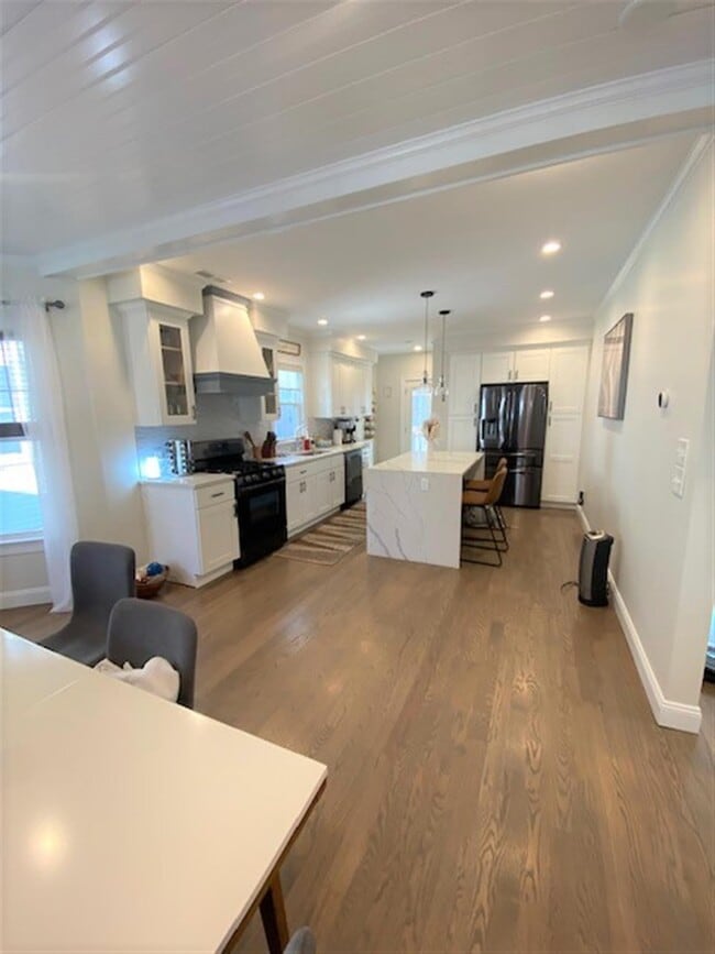 Building Photo - 18 Laurel St