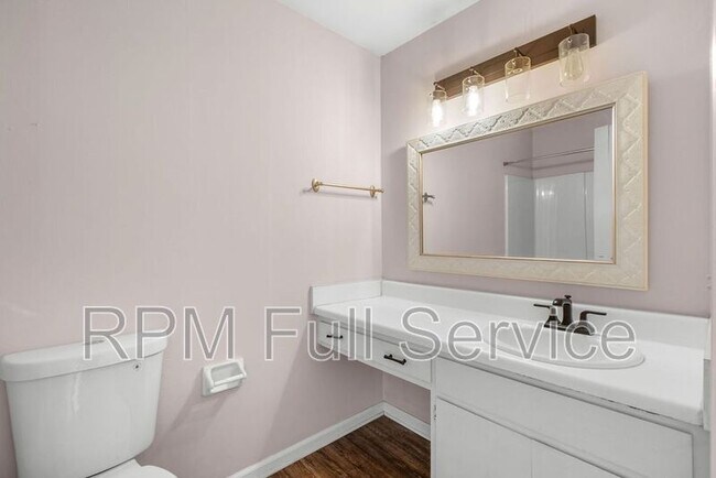 Foto del edificio - 135 Hicks Rd