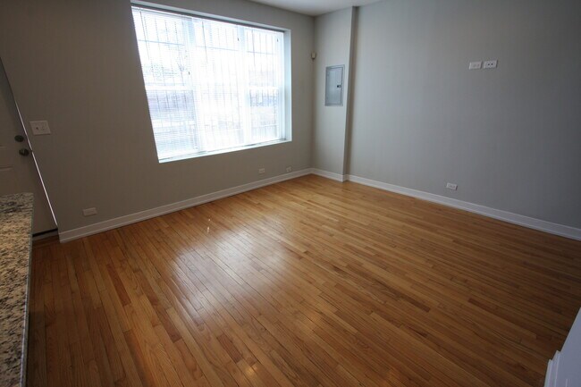 Foto del edificio - 913 S Western Ave