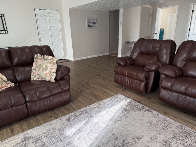 Foto del edificio - 4410 Windmill Creek Way