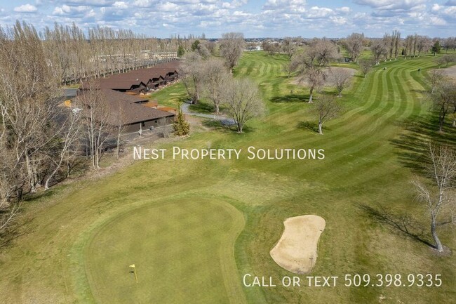 Building Photo - Beautiful 3 Bedroom Golf Course Condo!