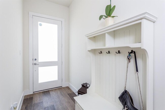 Foto del edificio - 5515 Robusto Pl