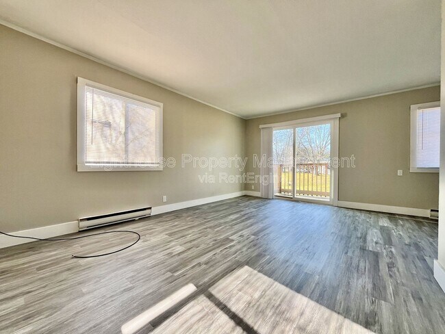 Foto del edificio - 1545 Carmil Dr