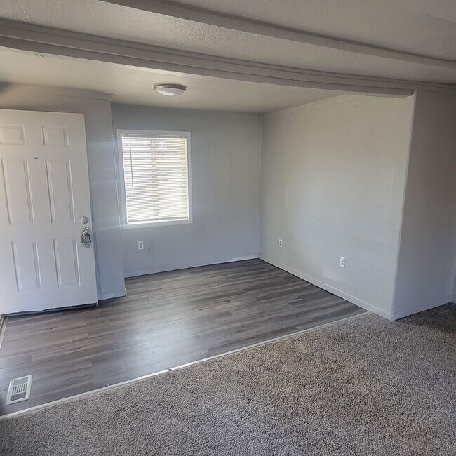 Building Photo - 3 Bedroom 1 Bath Home