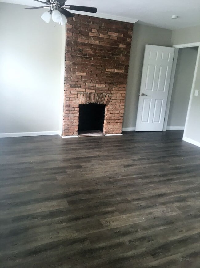 Building Photo - *** Beautiful & Updated Apartment in Mt. Washington * 1 Block to Grandview Ave * Pet Friendly * A...