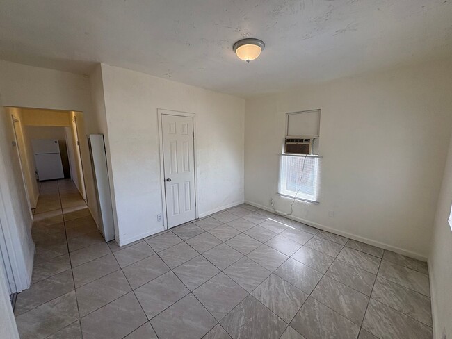 Building Photo - 4093