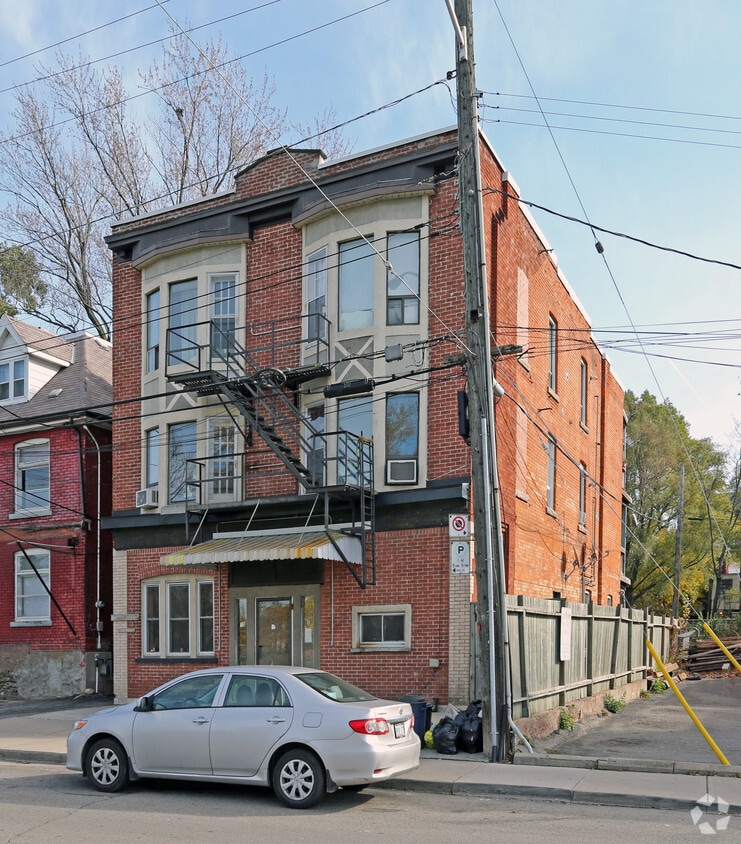 Primary Photo - 8-10 Locke St N