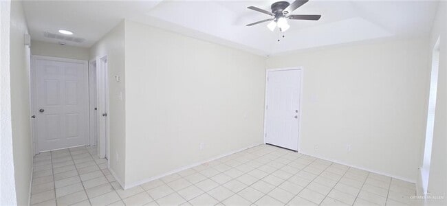 Building Photo - 900 W Caffery Ave