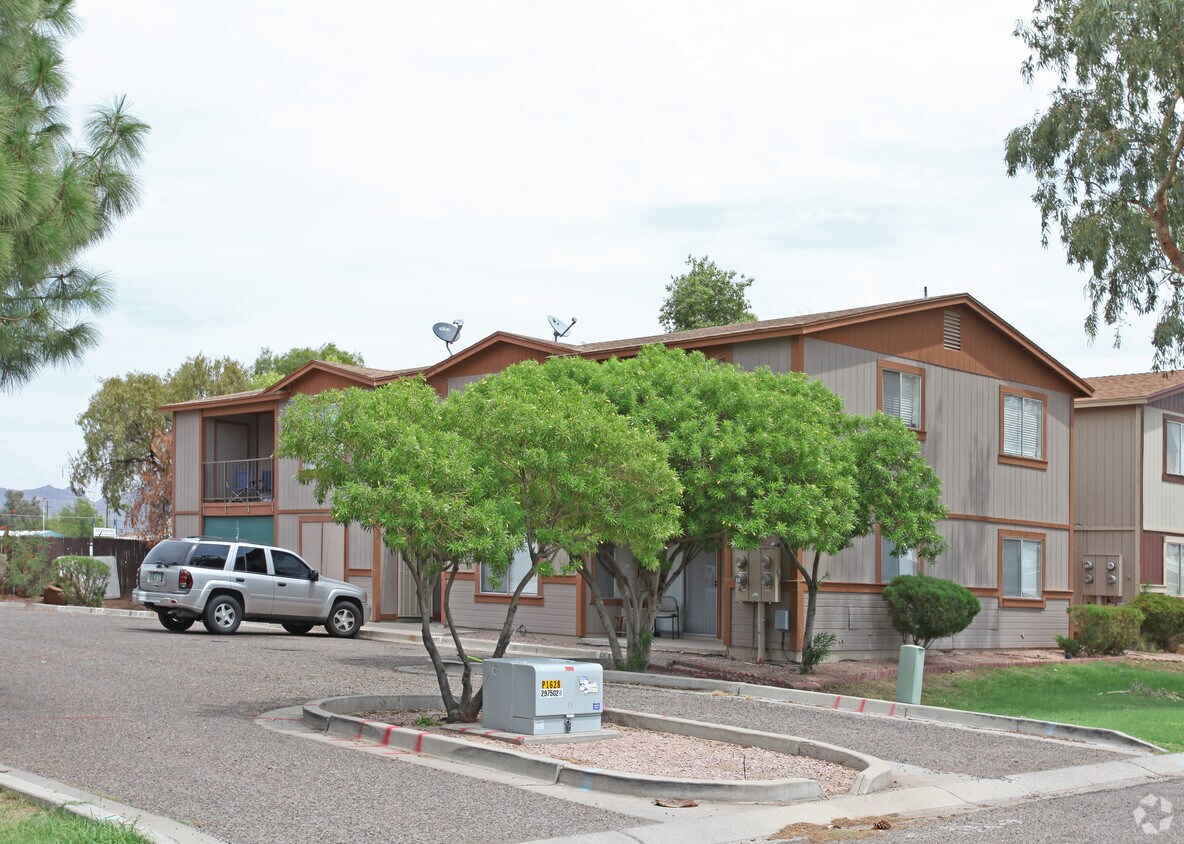 Primary Photo - 9920-9940 E Birchwood Ave