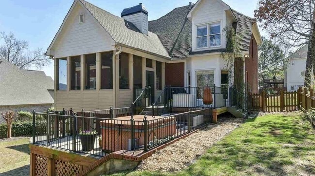 Building Photo - Beautiful  4 bedroom/4 bath Home in Greyst...