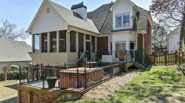 Foto del edificio - Beautiful  4 bedroom/4 bath Home in Greyst...