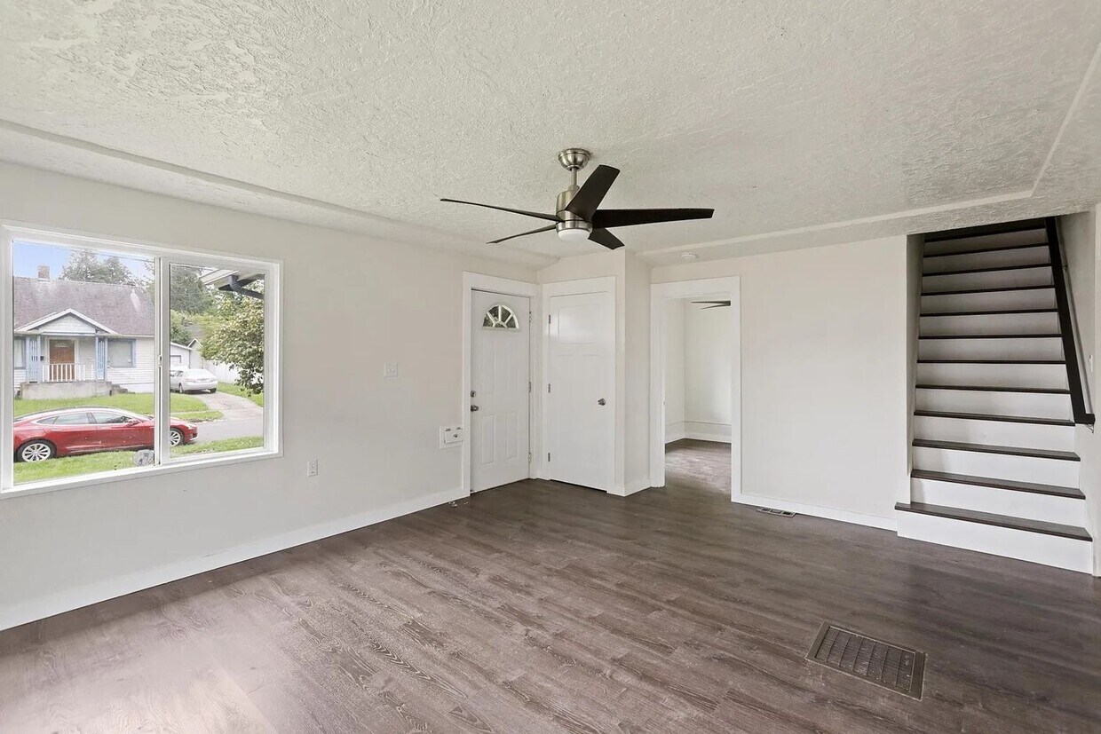 Foto principal - Newly Renovated 3-Bedroom Home in North Po...