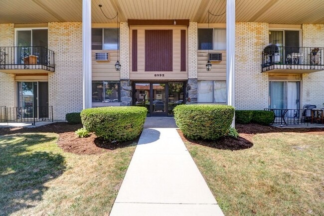 Building Photo - 8992 Kennedy Dr