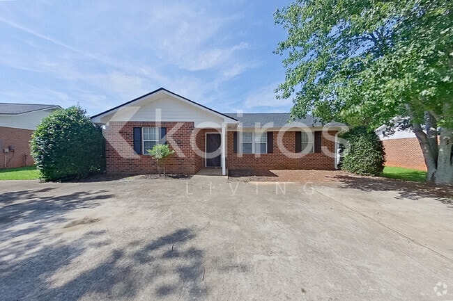 Building Photo - 310 Deer Park Dr