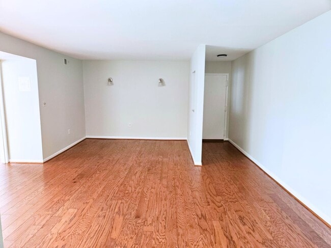 Building Photo - 9653 White Acre Rd