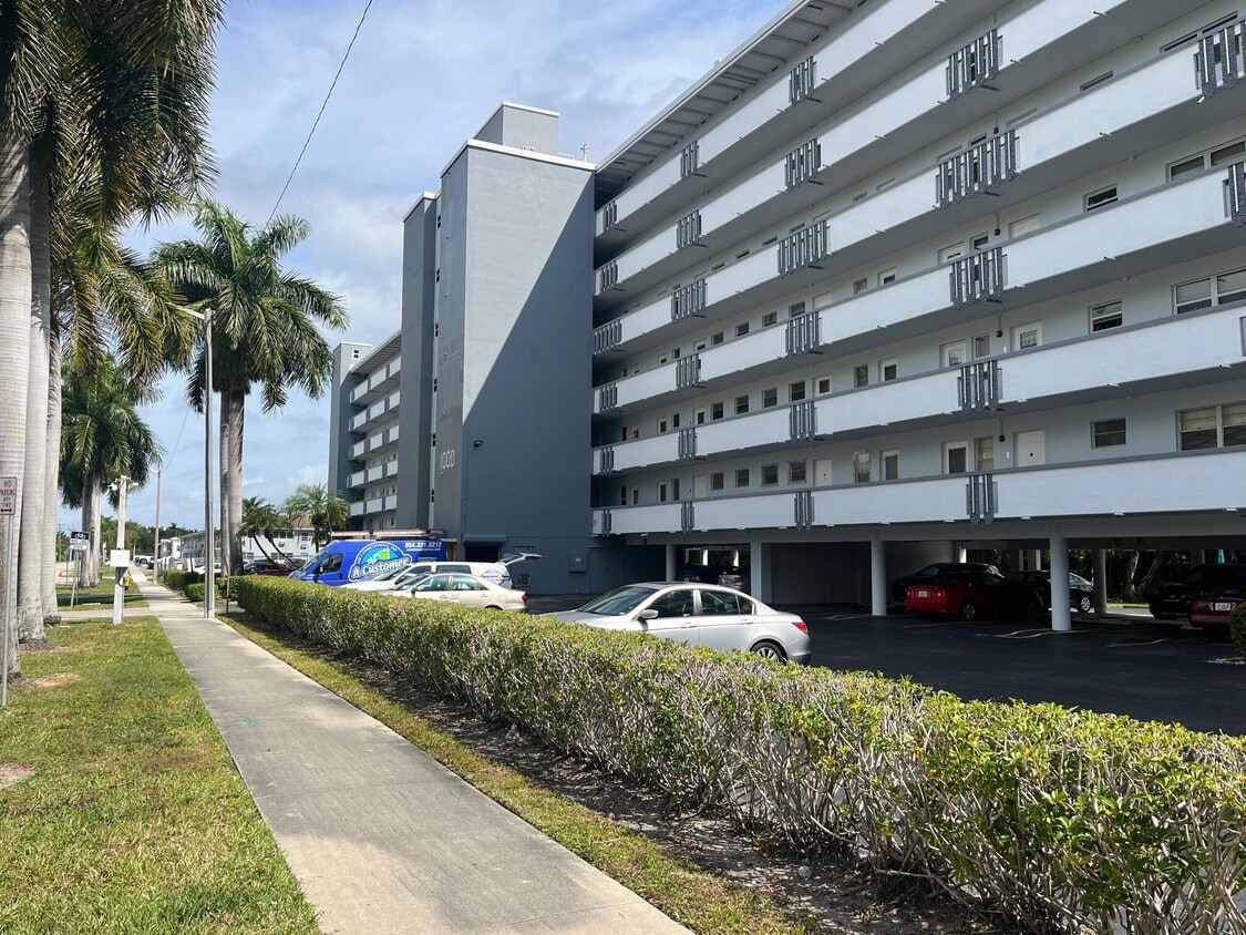 Foto principal - 1000 NE 14th Ave