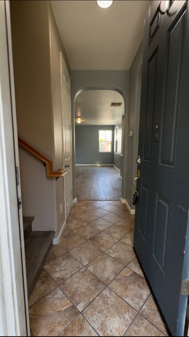 Entry hallway - 8842 Adur Rd