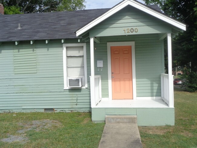 Building Photo - 1200 S Cross St