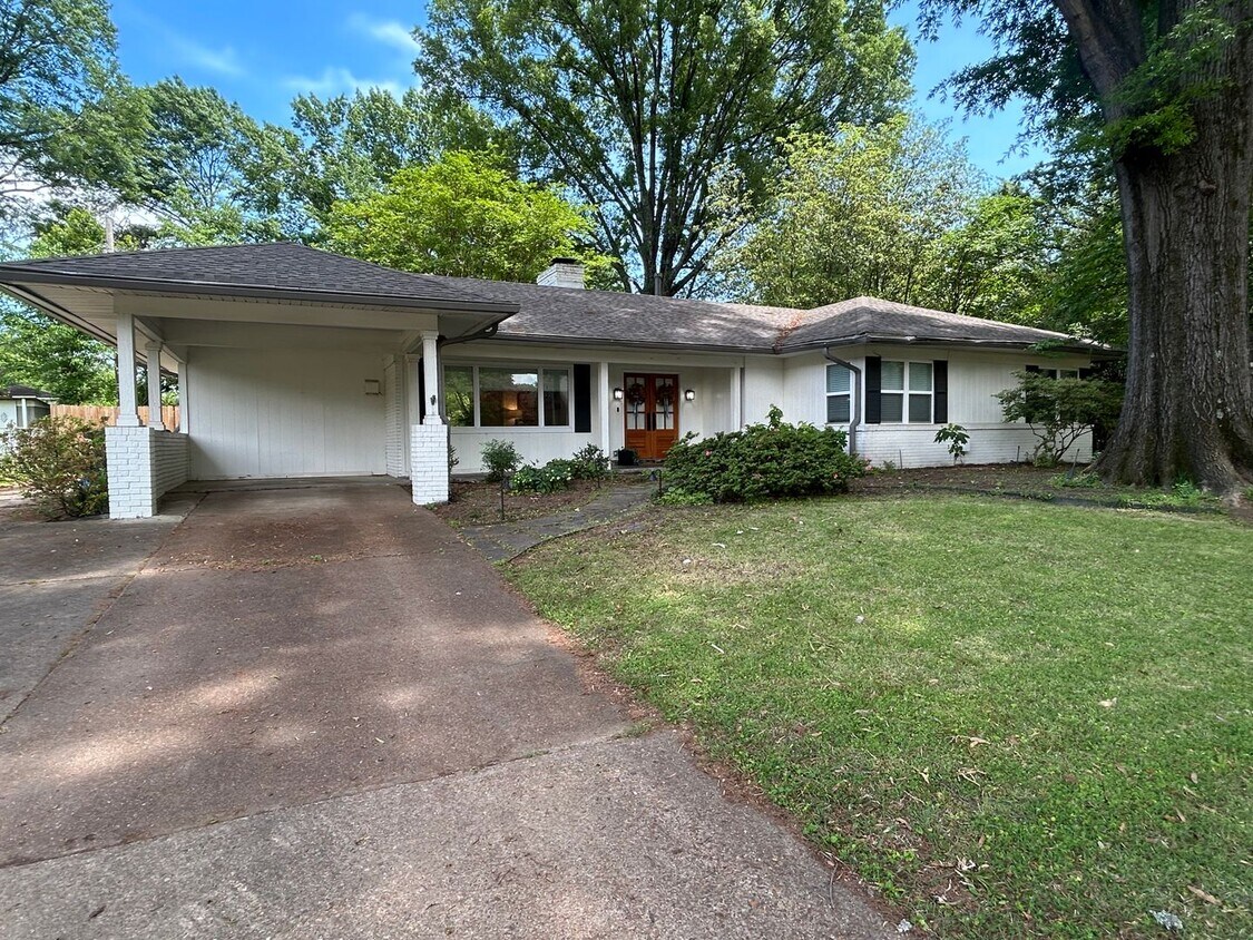 Primary Photo - Great Location! Completely Renovated! Huge...