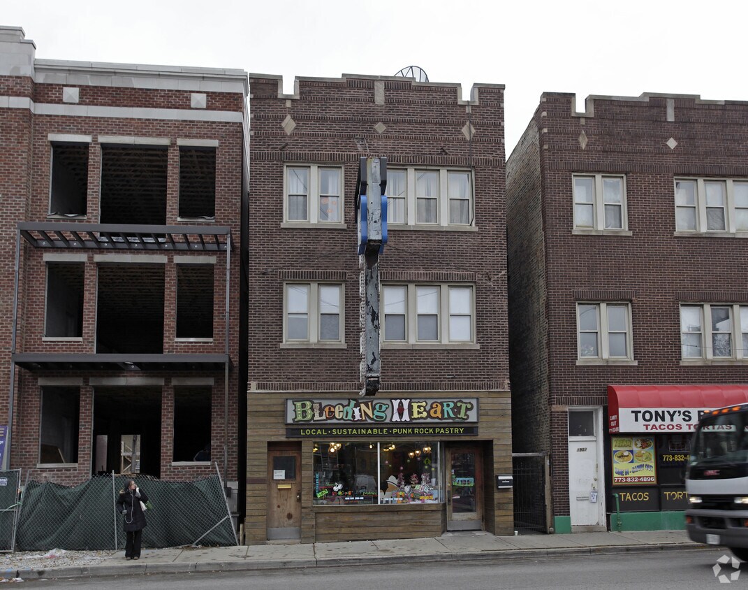 Building Photo - 1955 W Belmont Ave