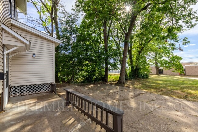 Foto del edificio - 3 Bed Home with Private Parking & Yard – $1,495/mo