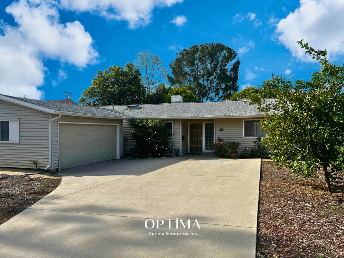 Primary Photo - Beautiful Single-Family Home with Modern C...