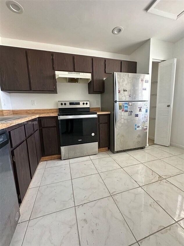 Foto principal - 861 NE 209th Terrace