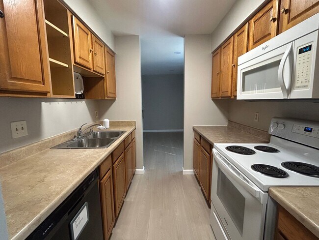 Foto del edificio - Nice 3br/1.5ba Town Home. Great school. Wa...