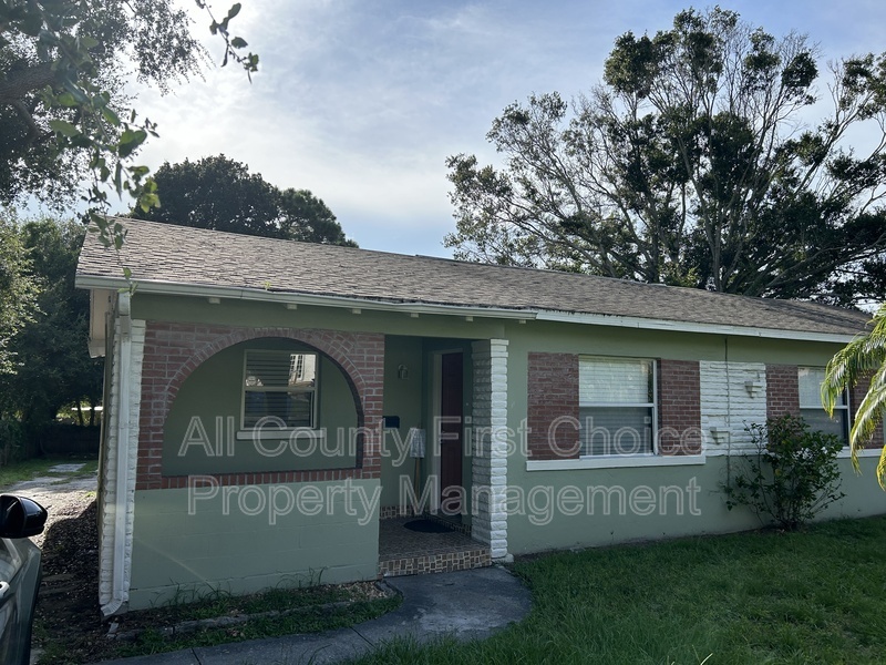 Primary Photo - 220 S Hillcrest Ave