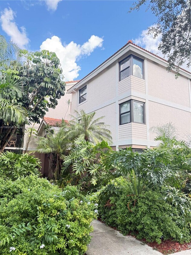 Foto principal - 10161 W Sunrise Blvd