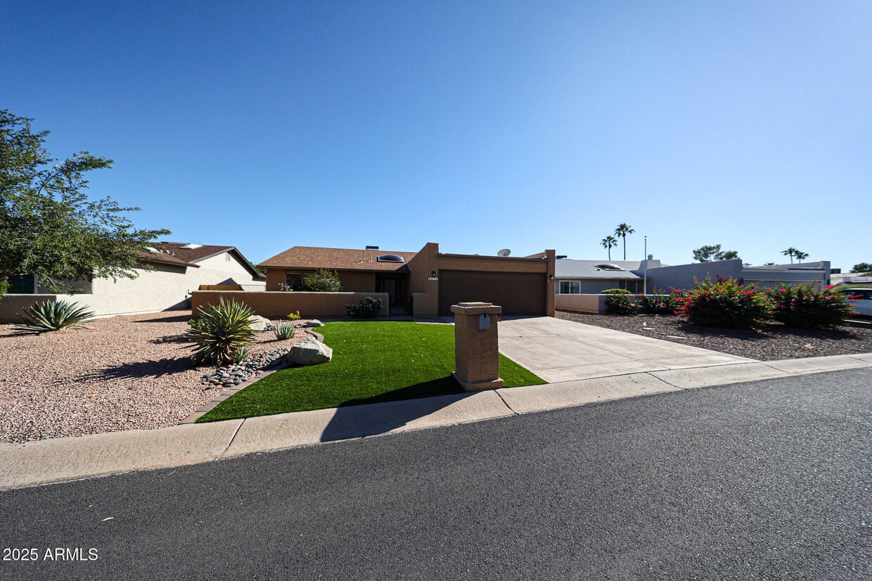 Foto principal - 9833 E Watford Way