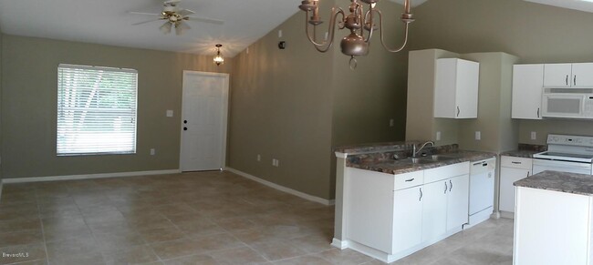 Foto del edificio - 1758 Tradewinds Ave SE
