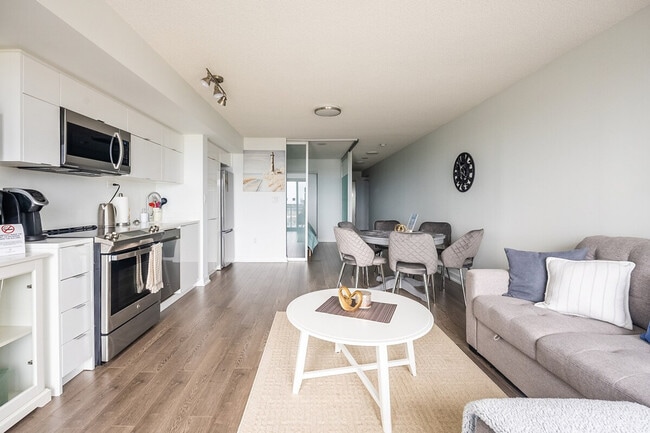 Building Photo - 480 Front St W