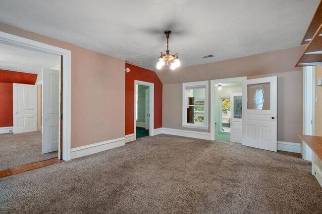 Building Photo - 3BR Upper With Tons of Character