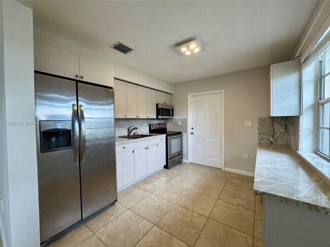Foto del edificio - 200 NW 74th Ave