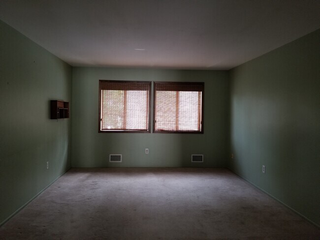 Living Room - 25 College Ave