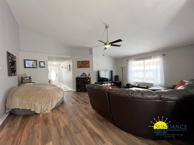 Building Photo - Beautiful 3 Bedroom Home in Emerald Villag...