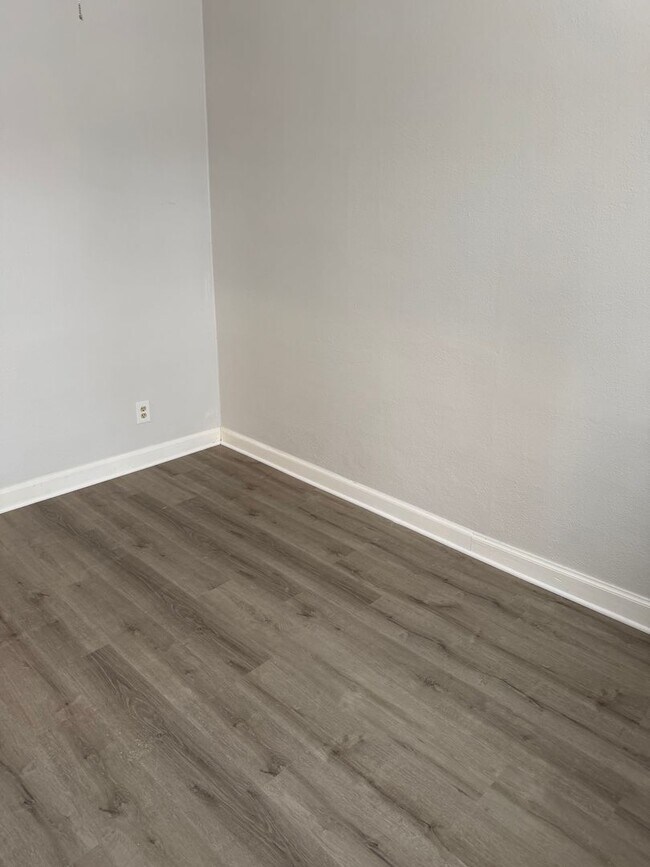 Foto del edificio - 624 N Lewis Ave