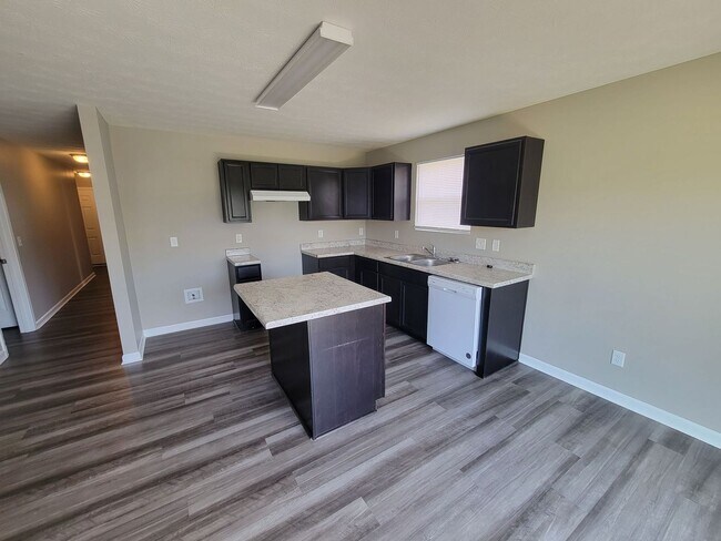 Building Photo - 2154 Pumpkin Ridge Ct 4BR/2BA (Hamilton)