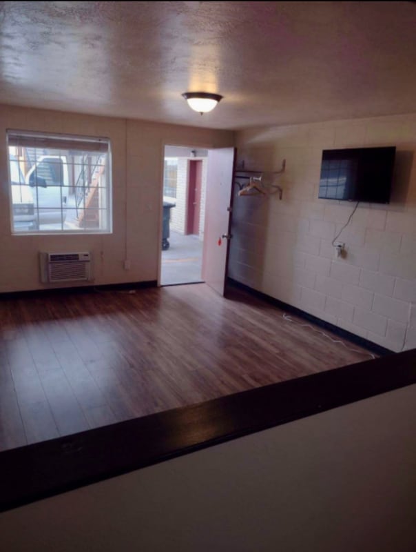 Foto principal - 309 E 3rd Ave