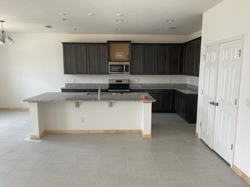 Foto del edificio - 1210 Grassland Ave